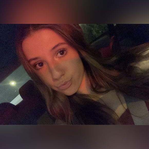 Meet your Posher, Emily- read my caption xoxo - Picture 2 of 4